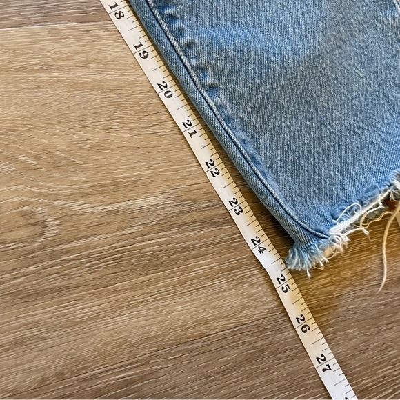 Levi’s Wedgie Straight Light Wash Denim Jeans with Raw Hem size 23 - Picture 13 of 17